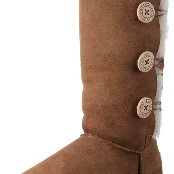 UGG Womens Bailey Triple Button Boot - Picture 6 of 7